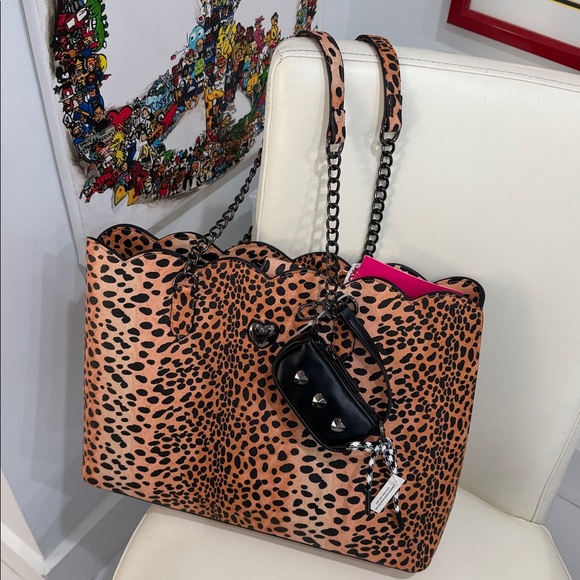 Betsey Johnson Brown & Black Leopard Print Tote Bag with Coin Purse with Hearts - Picture 3 of 5